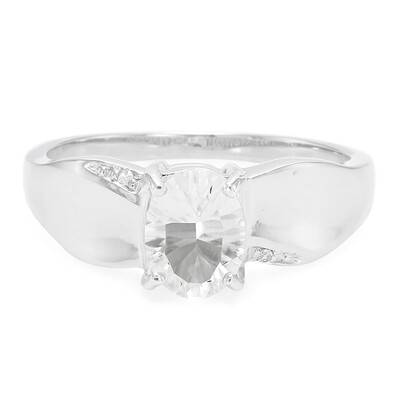 Zilveren ring met een petaliet