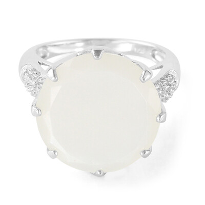 Zilveren ring met een witte maansteen