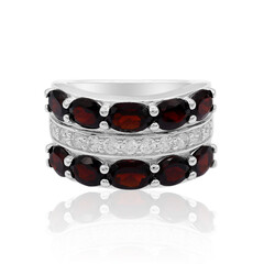 Zilveren ring met granaten