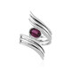 Zilveren ring met een magenta granaat (de Melo)