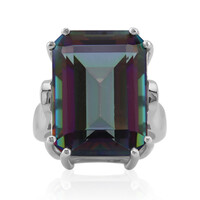 Zilveren ring met een mystieke kwarts