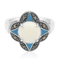 Zilveren ring met een witte opaal
