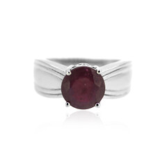 Zilveren ring met een robijn