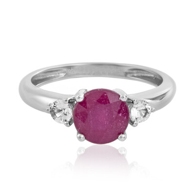 Zilveren ring met een Mozambique robijn