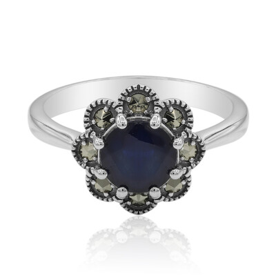 Zilveren ring met een blauwe saffier