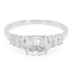 Zilveren ring met een petaliet
