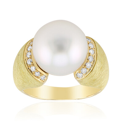 Gouden ring met een witte zuidzee parel (Michelle Albala)
