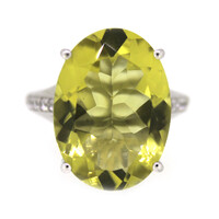 Zilveren ring met een Ouro Verde kwarts