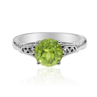 Zilveren ring met een peridoot