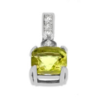 Zilveren hanger met een Ouro Verde kwarts