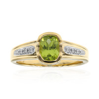 Gouden ring met een Arizona-peridoot (Amanda Adkins)