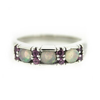 Zilveren ring met Welo-opalen
