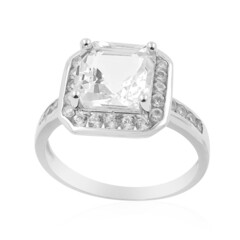 Zilveren ring met een danburiet
