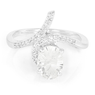 Zilveren ring met een petaliet