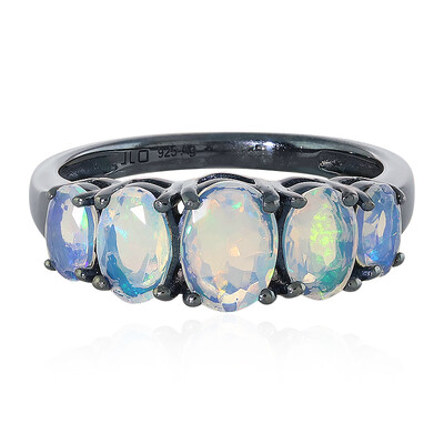Zilveren ring met een Welo-opaal