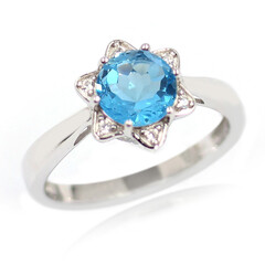 Zilveren ring met een Zwitsers-blauwe topaas