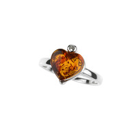 Zilveren ring met een Baltische barnsteen