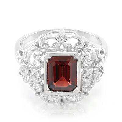 Zilveren ring met een Mozambique granaat