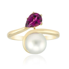 Gouden ring met een witte zuidzee parel (Michelle Albala)