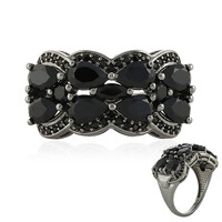 Zilveren ring met zwarte spinelstenen