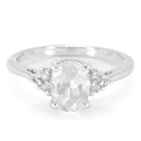 Zilveren ring met een petaliet
