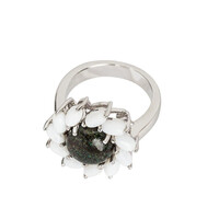 Zilveren ring met een matrix opaal
