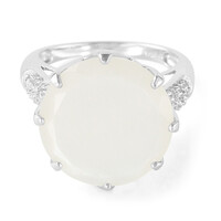 Zilveren ring met een witte maansteen