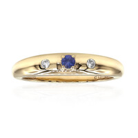 Gouden ring met een benitoiet (Amanda Adkins)