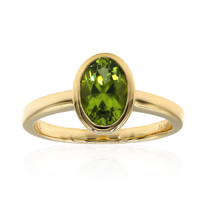 Gouden ring met een Arizona-peridoot (Amanda Adkins)