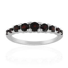 Zilveren ring met een granaat