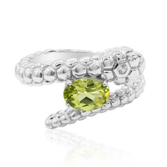 Zilveren ring met een peridoot