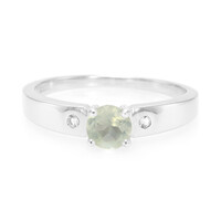 Zilveren ring met een prehniet
