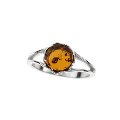 Zilveren ring met een Baltische barnsteen