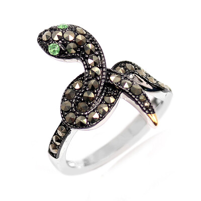 Zilveren ring met tsavorieten