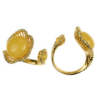 Zilveren ring met een Baltische barnsteen