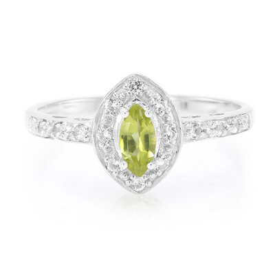 Zilveren ring met een Mantsjoerische peridoot