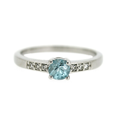 Zilveren ring met een Ratanakiri zirkoon