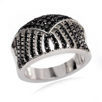 Zilveren ring met zwarte spinelstenen