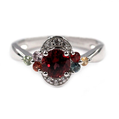 Zilveren ring met een Mozambique granaat