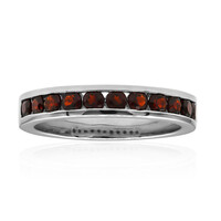 Zilveren ring met granaten