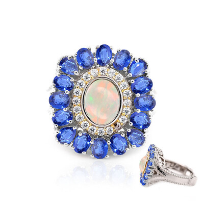 Zilveren ring met een Welo-opaal (Dallas Prince Designs)