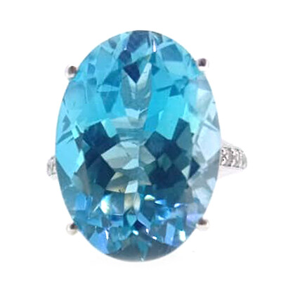 Zilveren ring met een hemel-blauwe topaas
