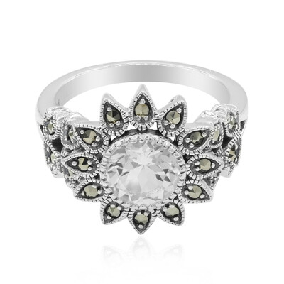 Zilveren ring met een witte topaas