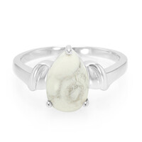 Zilveren ring met een howliet
