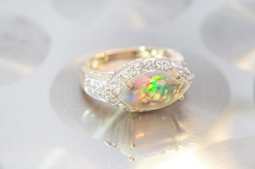 Ring-met-AAA-Welo-Opal